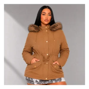 Jaqueta Parka Feminina Casaco Inverno Sobretudo Feminino Lã Parka feminina forrada é um tipo de jaqueta com capuz que tem um forro interno que proporciona proteção térmica nos dias mais frios.